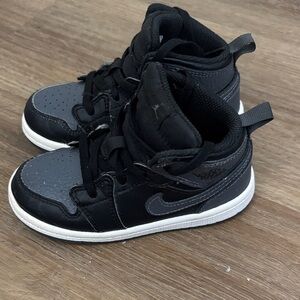 Jordan 1 Retro Shadow